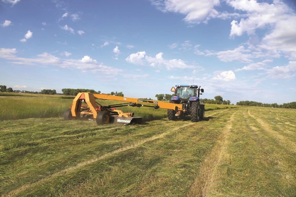 2017 New Product Spotlight: TM1210/TM1410 Trailed Mowers